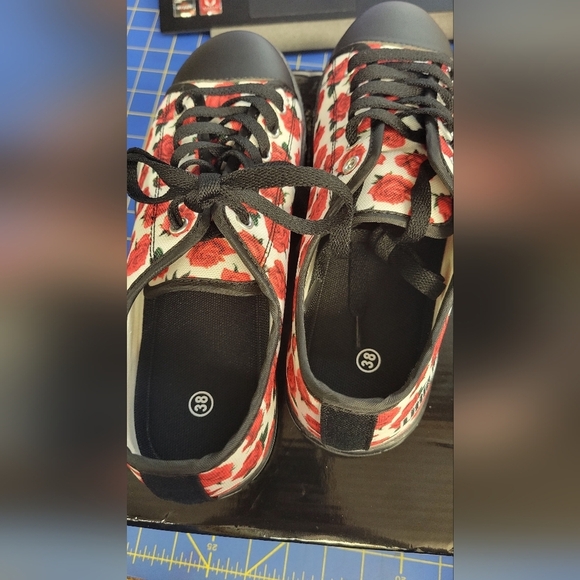 Floral Rose Canvas Sneakers with Black Accents Size 8 (38) - Picture 7 of 13
